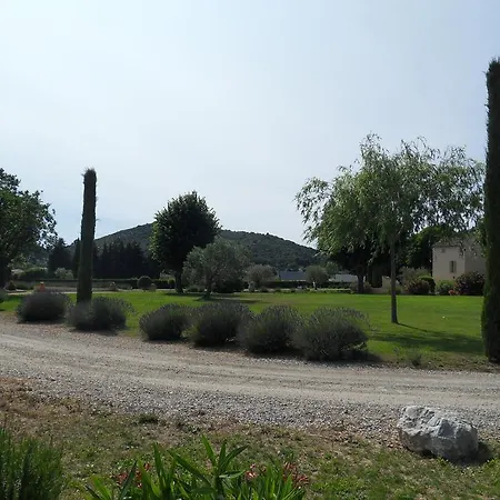 Les Jardins De Bouteille بيت للعطل