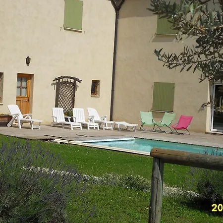 Les Jardins De Bouteille بيت للعطل